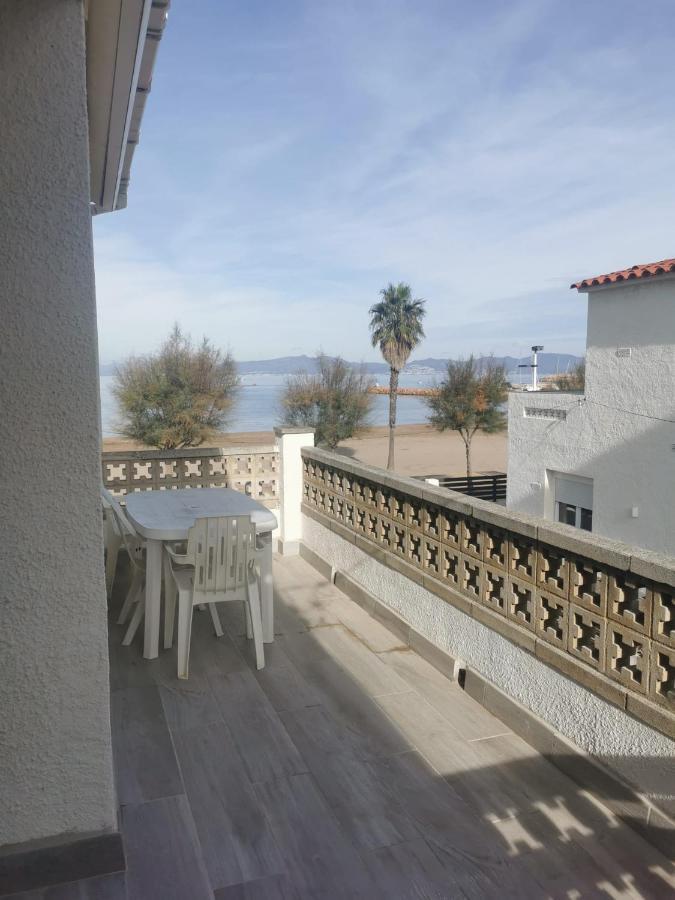 Apartamento En La Playa. Free Parking. Free Wifi *